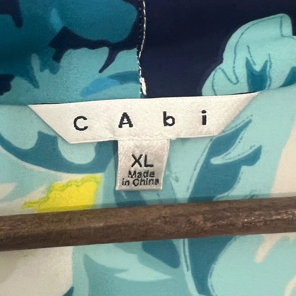 Cabi Sleeveless Blouse XL Blue Floral Faux Wrap Surplice Spring Blossom Career - Picture 3 of 13